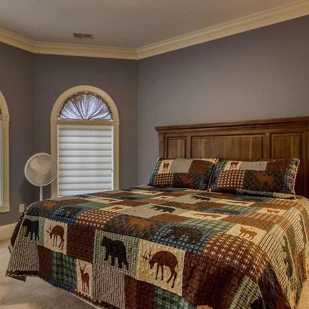 Mountain Bliss: Estate W/ Views~Firepit~Hot Tub~Gburg 5Min~3 Pools Villa Gatlinburg Buitenkant foto