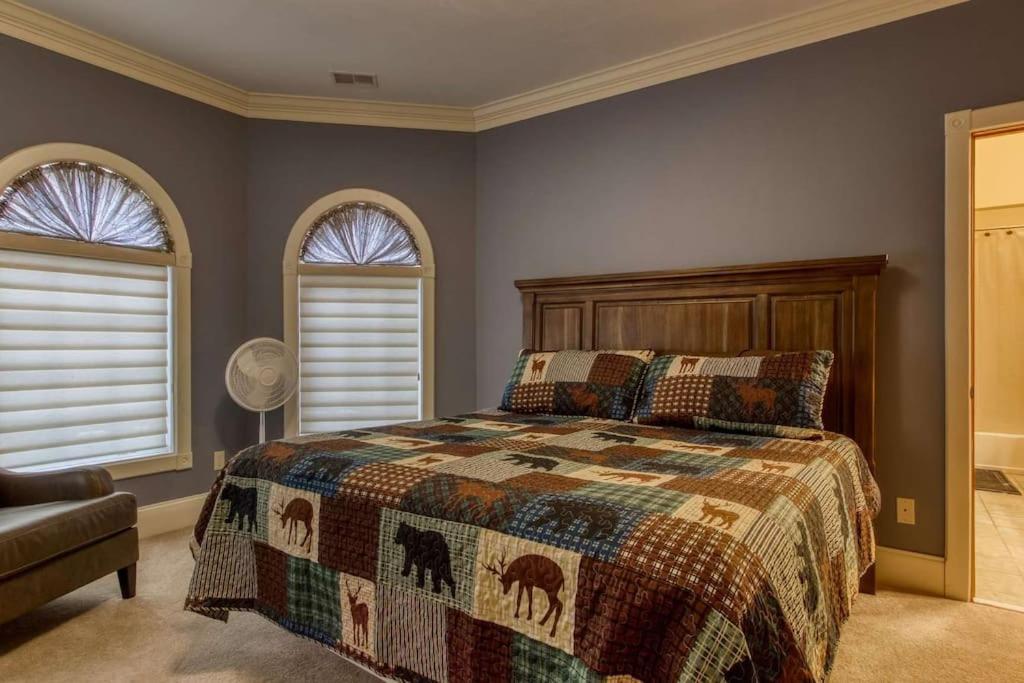 Mountain Bliss: Estate W/ Views~Firepit~Hot Tub~Gburg 5Min~3 Pools Villa Gatlinburg Buitenkant foto