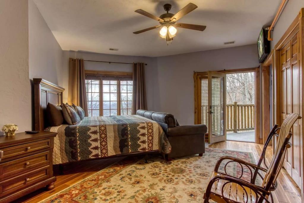 Mountain Bliss: Estate W/ Views~Firepit~Hot Tub~Gburg 5Min~3 Pools Villa Gatlinburg Buitenkant foto