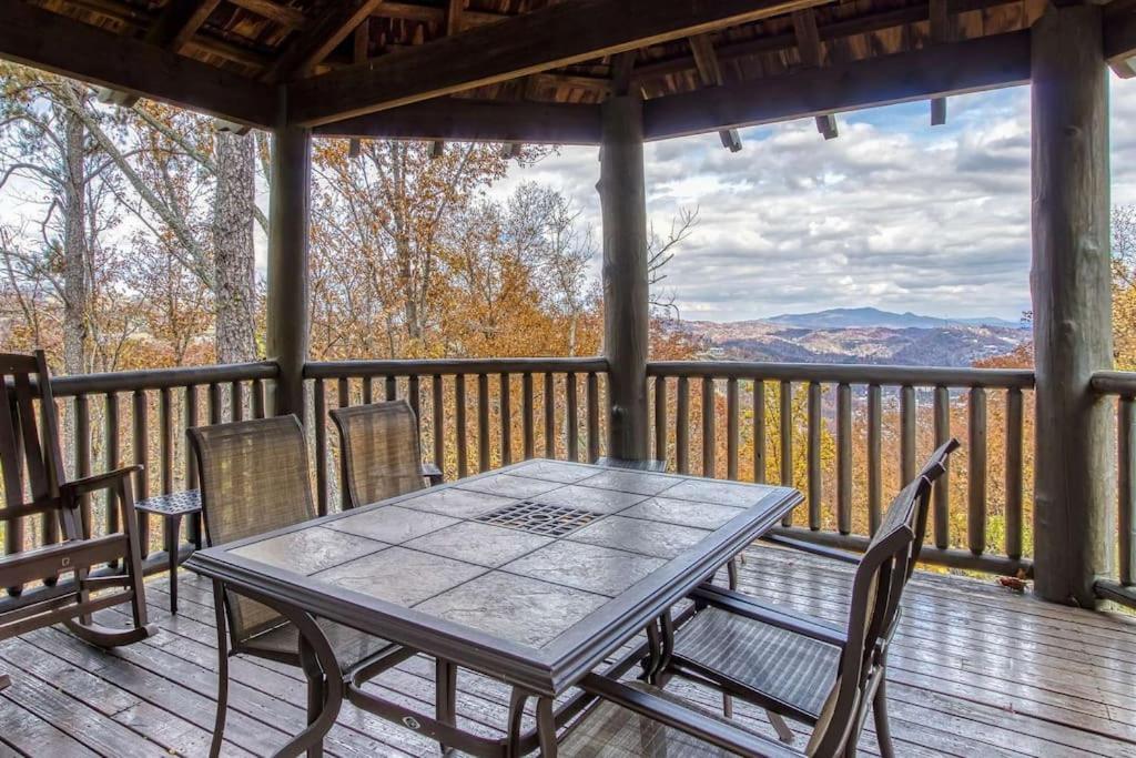 Mountain Bliss: Estate W/ Views~Firepit~Hot Tub~Gburg 5Min~3 Pools Villa Gatlinburg Buitenkant foto