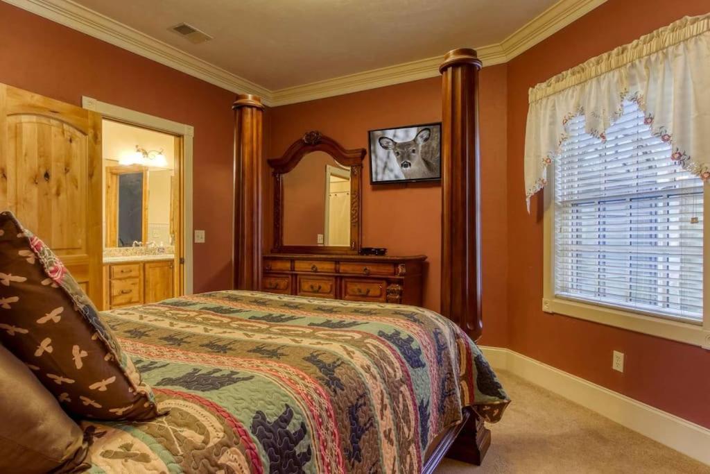 Mountain Bliss: Estate W/ Views~Firepit~Hot Tub~Gburg 5Min~3 Pools Villa Gatlinburg Buitenkant foto