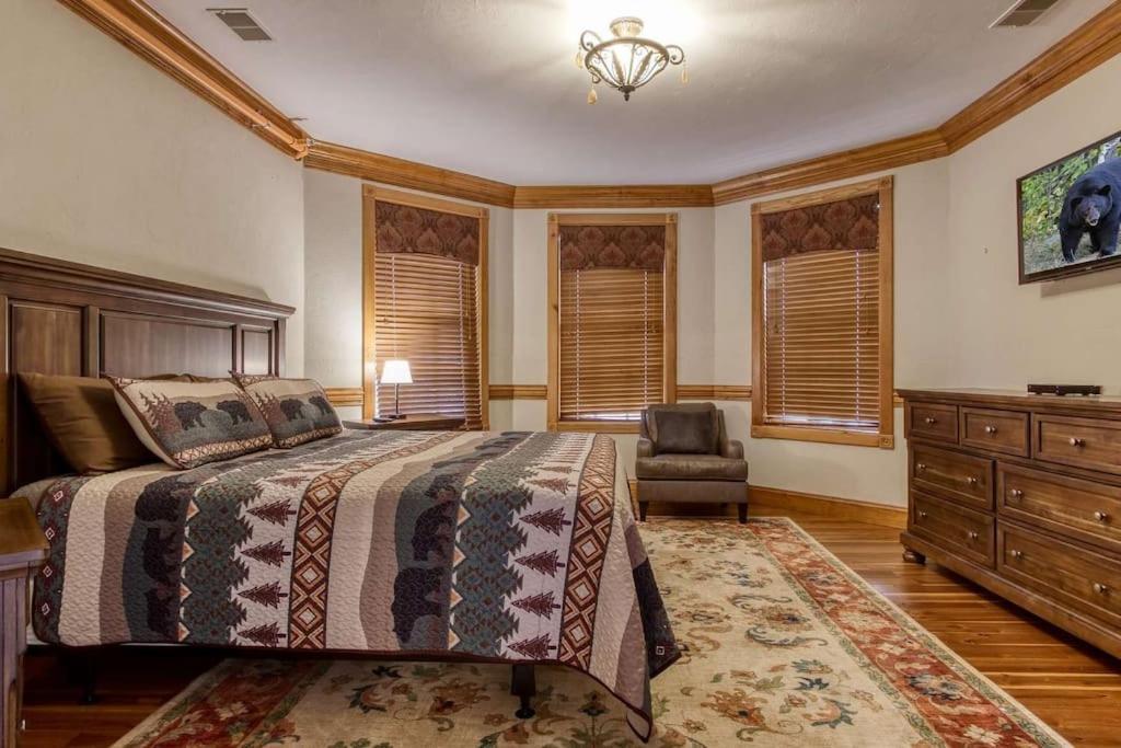 Mountain Bliss: Estate W/ Views~Firepit~Hot Tub~Gburg 5Min~3 Pools Villa Gatlinburg Buitenkant foto