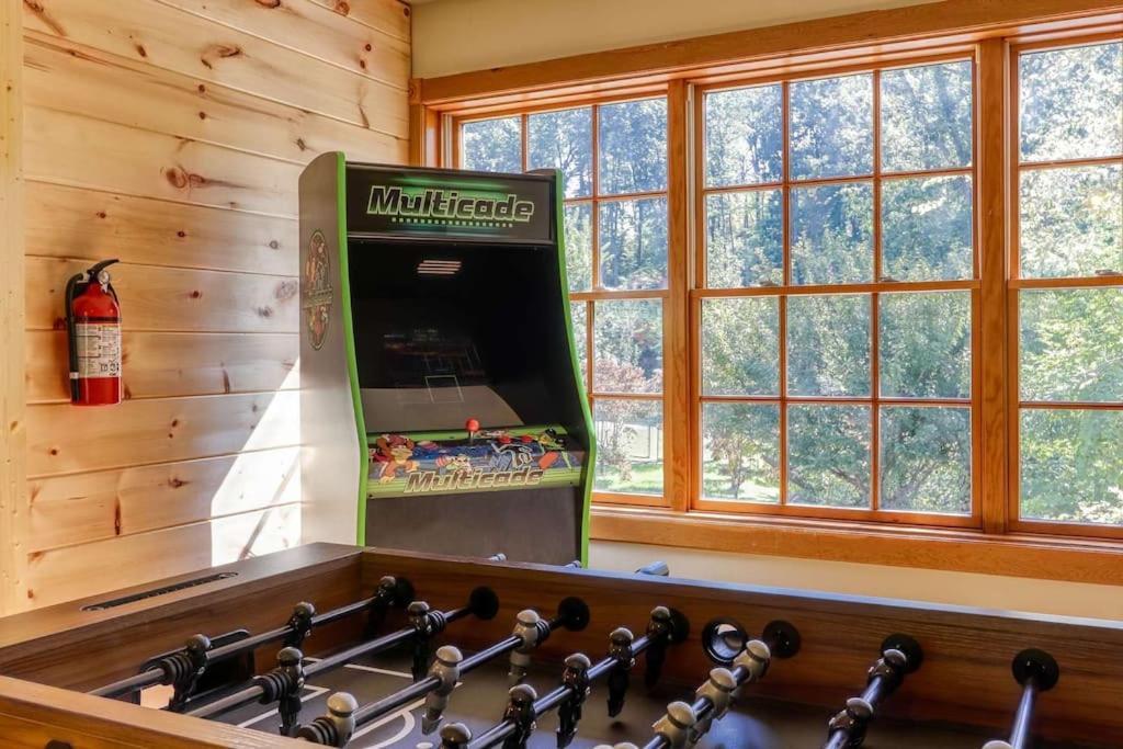 Mountain Bliss: Estate W/ Views~Firepit~Hot Tub~Gburg 5Min~3 Pools Villa Gatlinburg Buitenkant foto