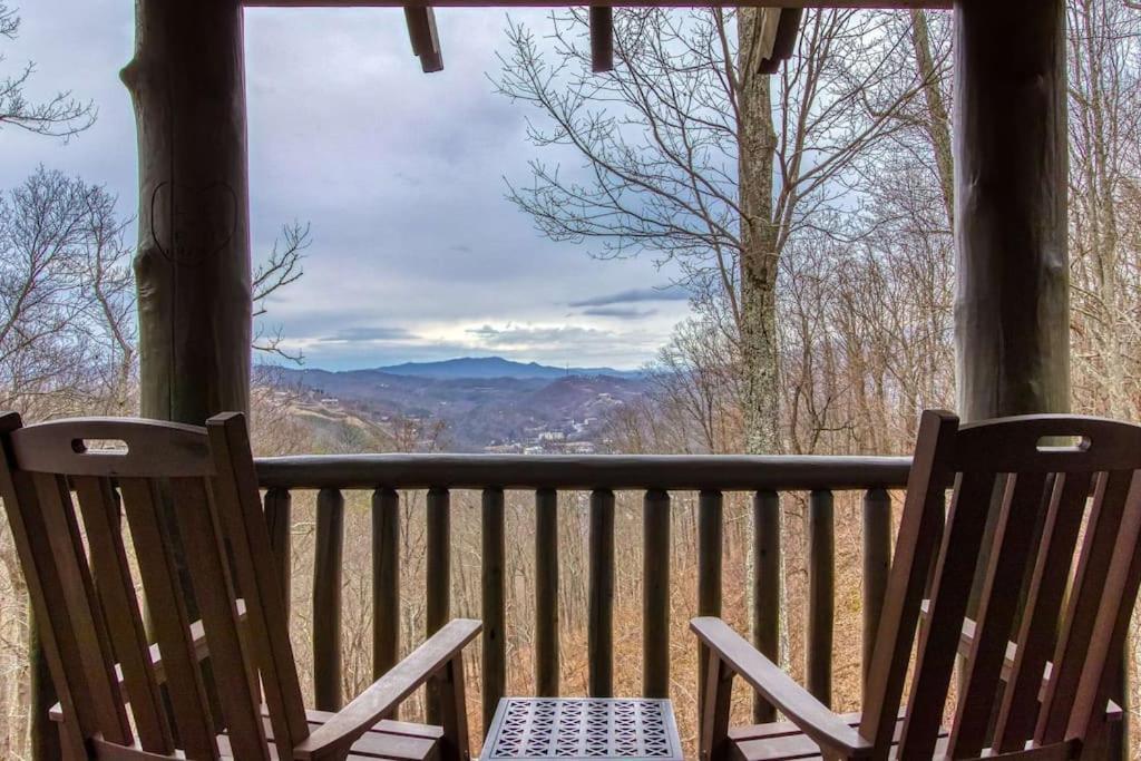 Mountain Bliss: Estate W/ Views~Firepit~Hot Tub~Gburg 5Min~3 Pools Villa Gatlinburg Buitenkant foto