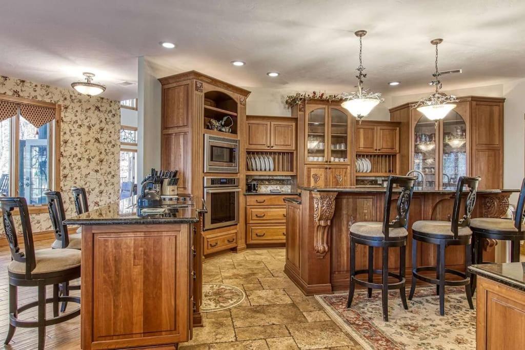 Mountain Bliss: Estate W/ Views~Firepit~Hot Tub~Gburg 5Min~3 Pools Villa Gatlinburg Buitenkant foto