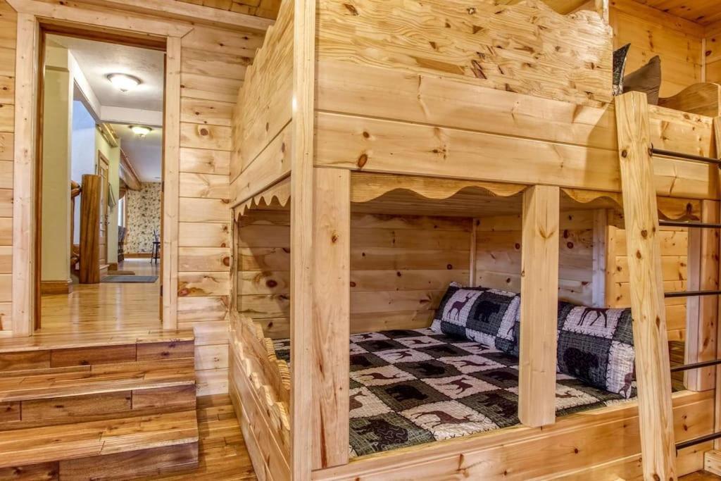 Mountain Bliss: Estate W/ Views~Firepit~Hot Tub~Gburg 5Min~3 Pools Villa Gatlinburg Buitenkant foto