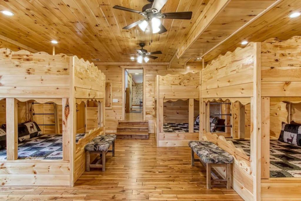 Mountain Bliss: Estate W/ Views~Firepit~Hot Tub~Gburg 5Min~3 Pools Villa Gatlinburg Buitenkant foto