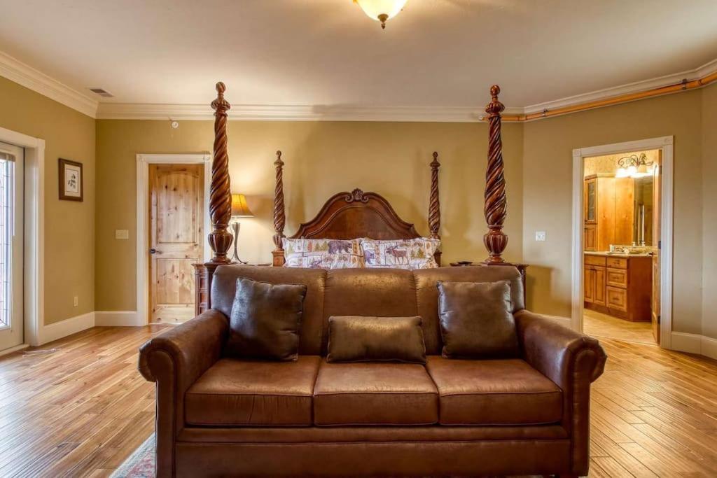 Mountain Bliss: Estate W/ Views~Firepit~Hot Tub~Gburg 5Min~3 Pools Villa Gatlinburg Buitenkant foto
