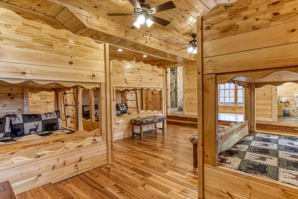Mountain Bliss: Estate W/ Views~Firepit~Hot Tub~Gburg 5Min~3 Pools Villa Gatlinburg Buitenkant foto