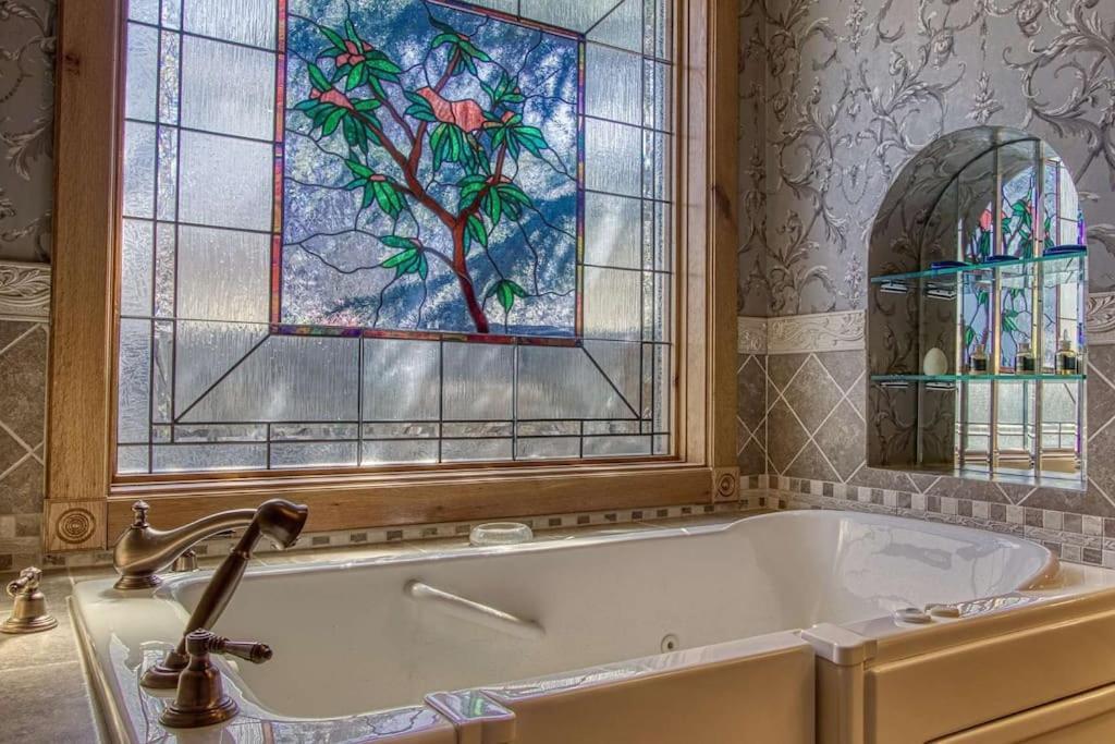 Mountain Bliss: Estate W/ Views~Firepit~Hot Tub~Gburg 5Min~3 Pools Villa Gatlinburg Buitenkant foto