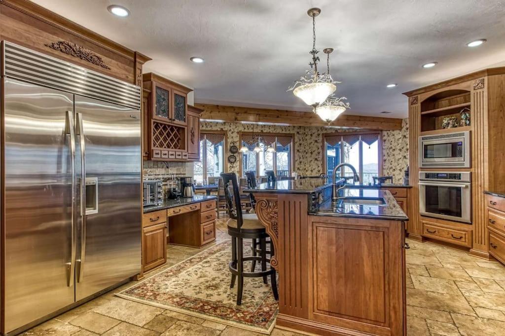 Mountain Bliss: Estate W/ Views~Firepit~Hot Tub~Gburg 5Min~3 Pools Villa Gatlinburg Buitenkant foto